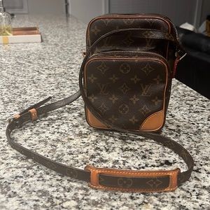 1998 Pre-loved Authentic Vintage Louis Vuitton Amazone monogrammed shoulder bag